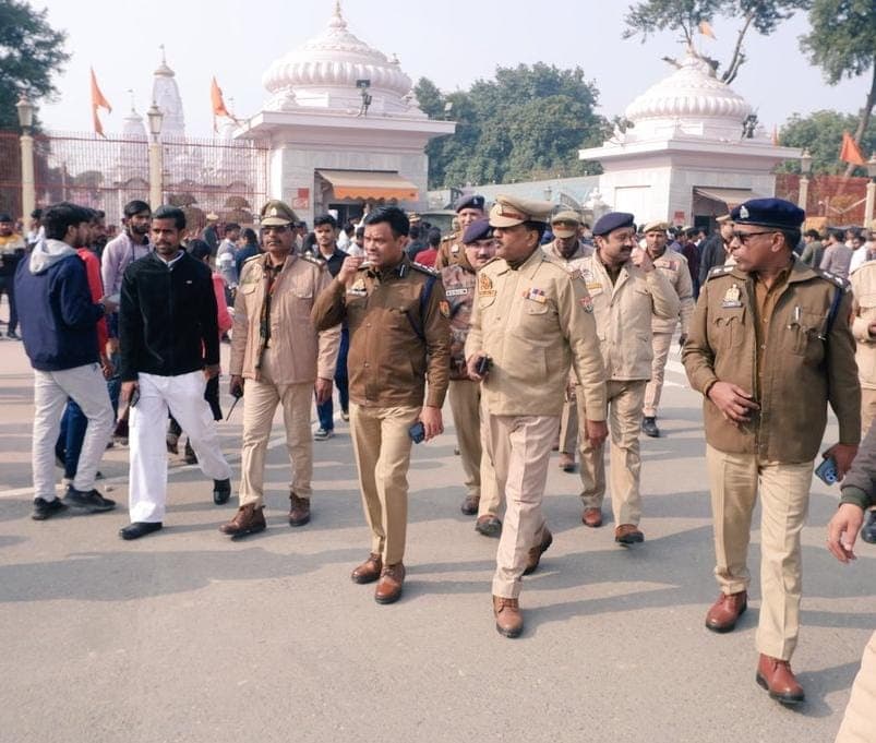 GORAKHPUR डीआईजी डॉ एस चनप्पा द्वारा नववर्ष के अवसर पर श्री गोरखनाथ