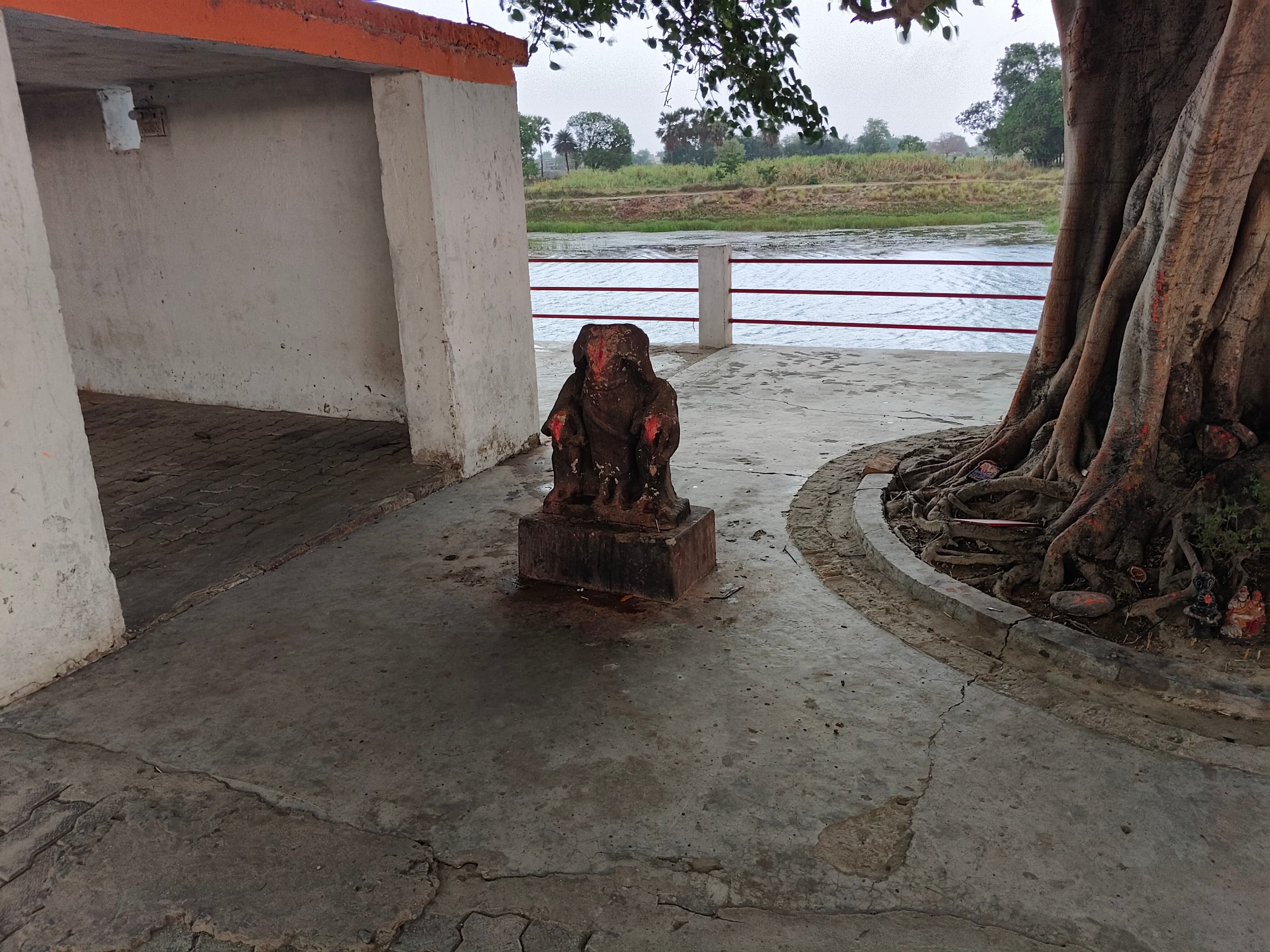 पिपरी गांव के प्राचीन शिव मंदिर में तोड़फोड़ व चोरी, ग्रामीणों में