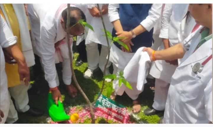 डिप्टी CM बृजेश पाठक बोले- 'सपा तुष्टिकरण की पार्टी है', शिवसेना को