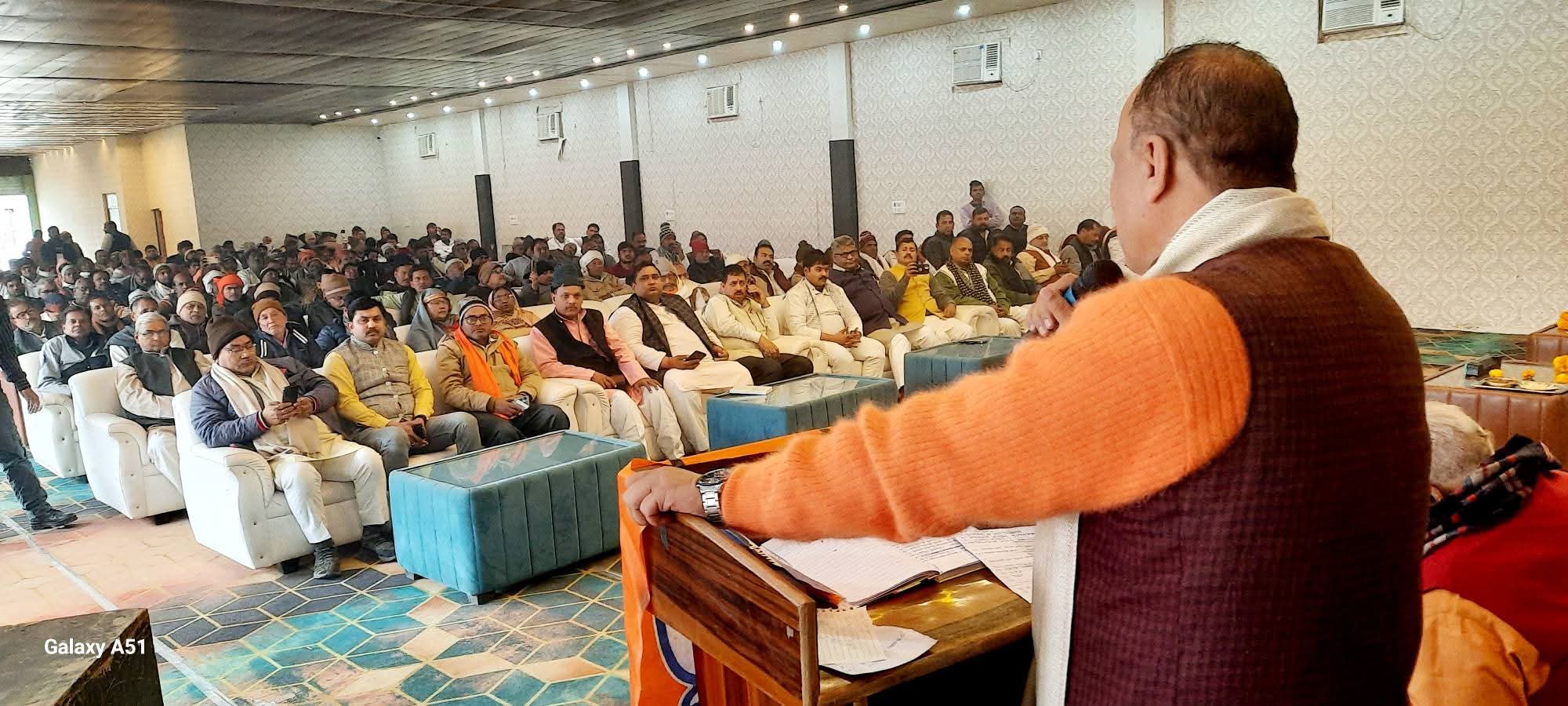 भीषण ठंड में गरीबों को राहत: बेलघाट में 1000 रूरतमंदों को वितरित