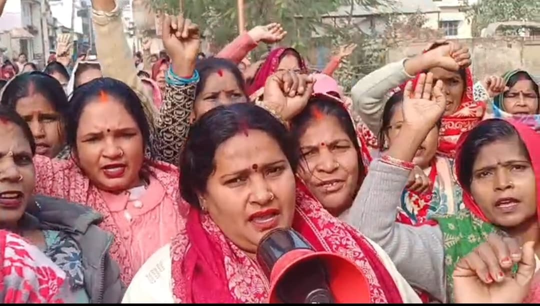 सामुदायिक स्वास्थ्य केंद्र से उपजिलाधिकारी कार्यालय तक जुलूस, आशा वर्करों का प्रदर्शन