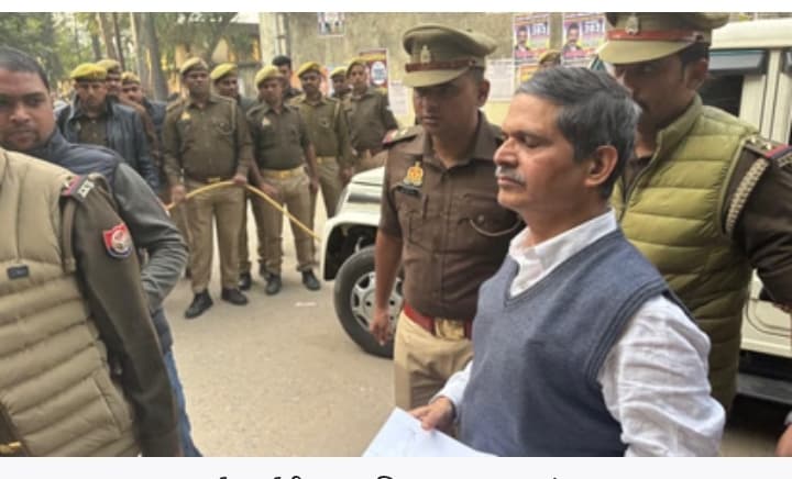 पूर्व आईपीएस अमिताभ ठाकुर की जमानत अर्जी पर सुनवाई टली, जेल में