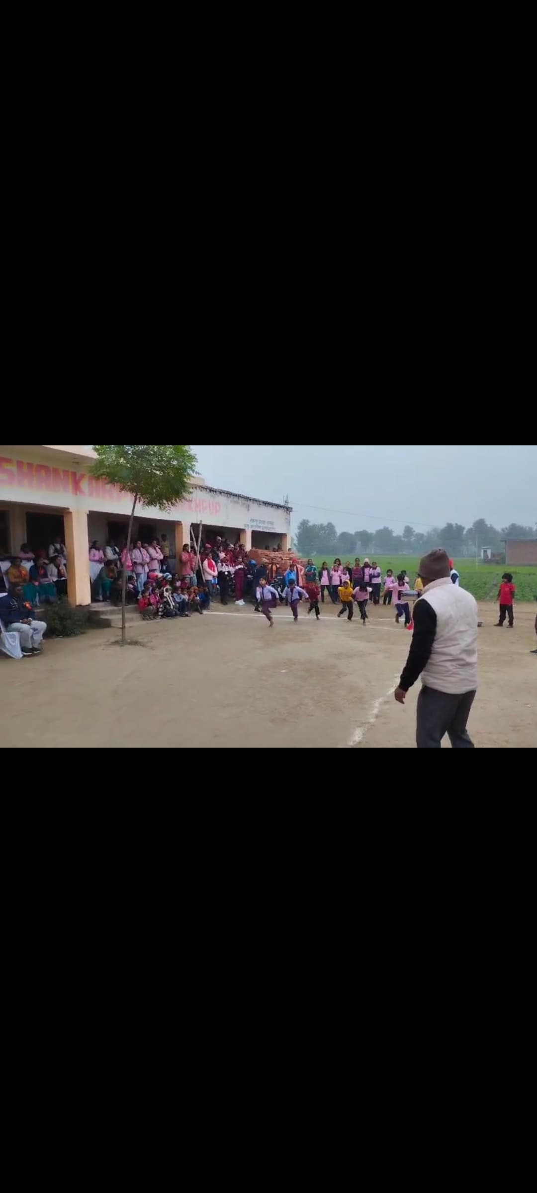 शंकरपुर में आयोजित ब्लॉक स्तरीय खेलकूद प्रतियोगिता में युवराज यादव ने बढ़ाया