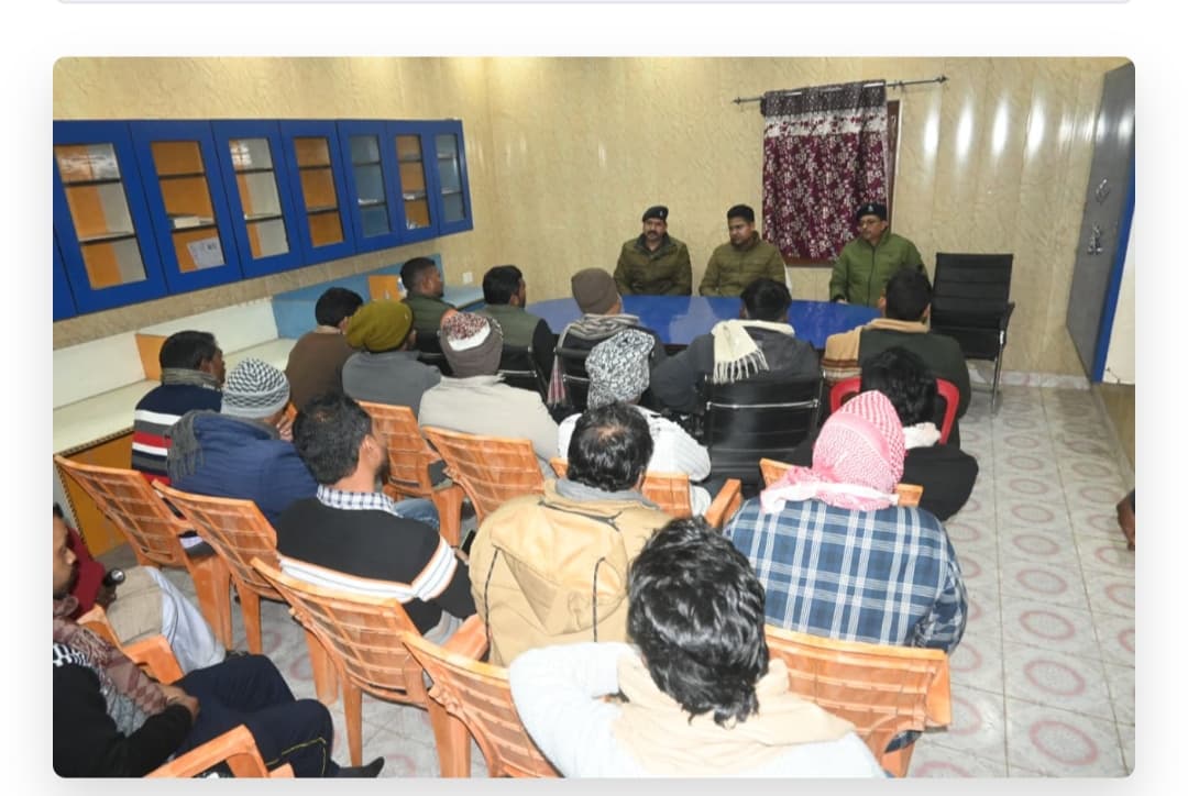 मध्यरात्रि में गांव पहुंचे एसपी केशव कुमार, ग्राम सुरक्षा को लेकर ग्रामीणों से किया सीधा संवाद