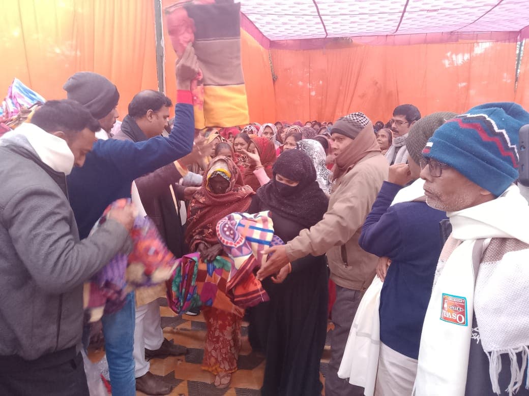 जी डी इण्टर कालेज में भव्य कवि सम्मेलन और कंबल वितरण कार्यक्रम