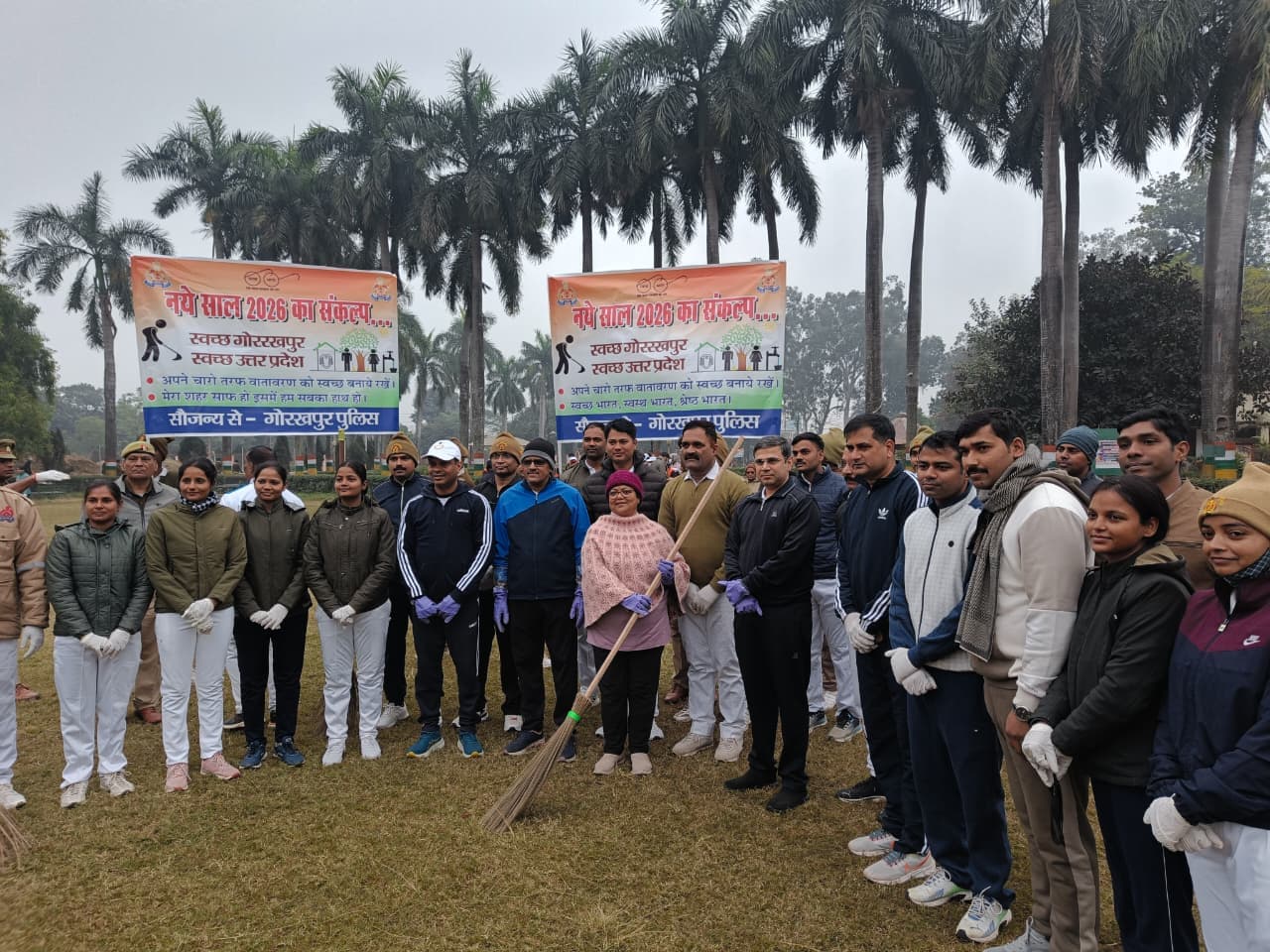 नए साल 2026 के संकल्प के साथ गोरखपुर पुलिस ने चलाया स्वच्छता