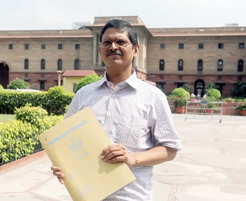 पूर्व IPS अमिताभ ठाकुर की देवरिया जेल में तबीयत बिगड़ी, गोरखपुर मेडिकल कॉलेज रेफर