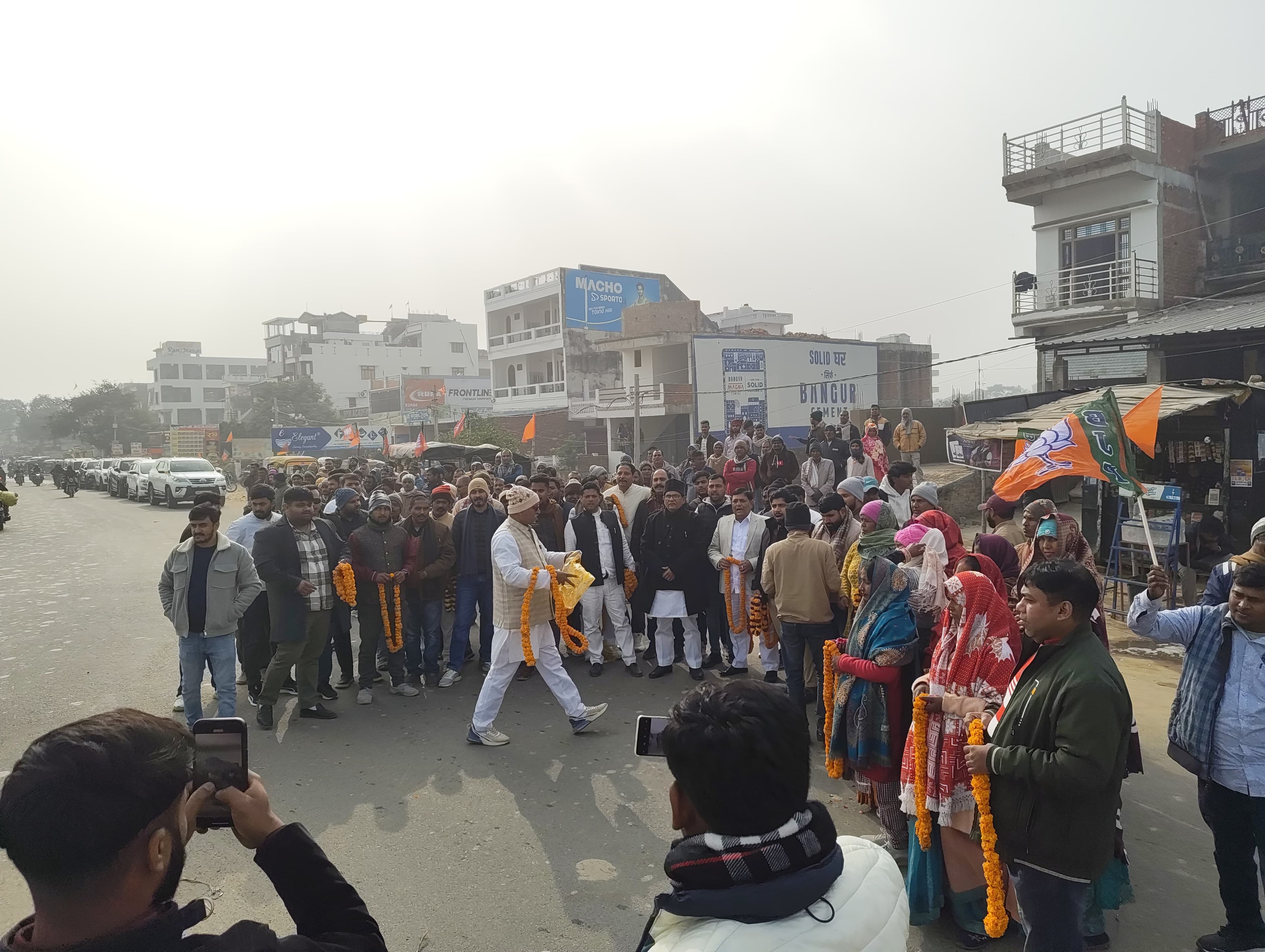 कौड़ीराम चौराहे पर प्रदेश अध्यक्ष पंकज चौधरी का भव्य स्वागत