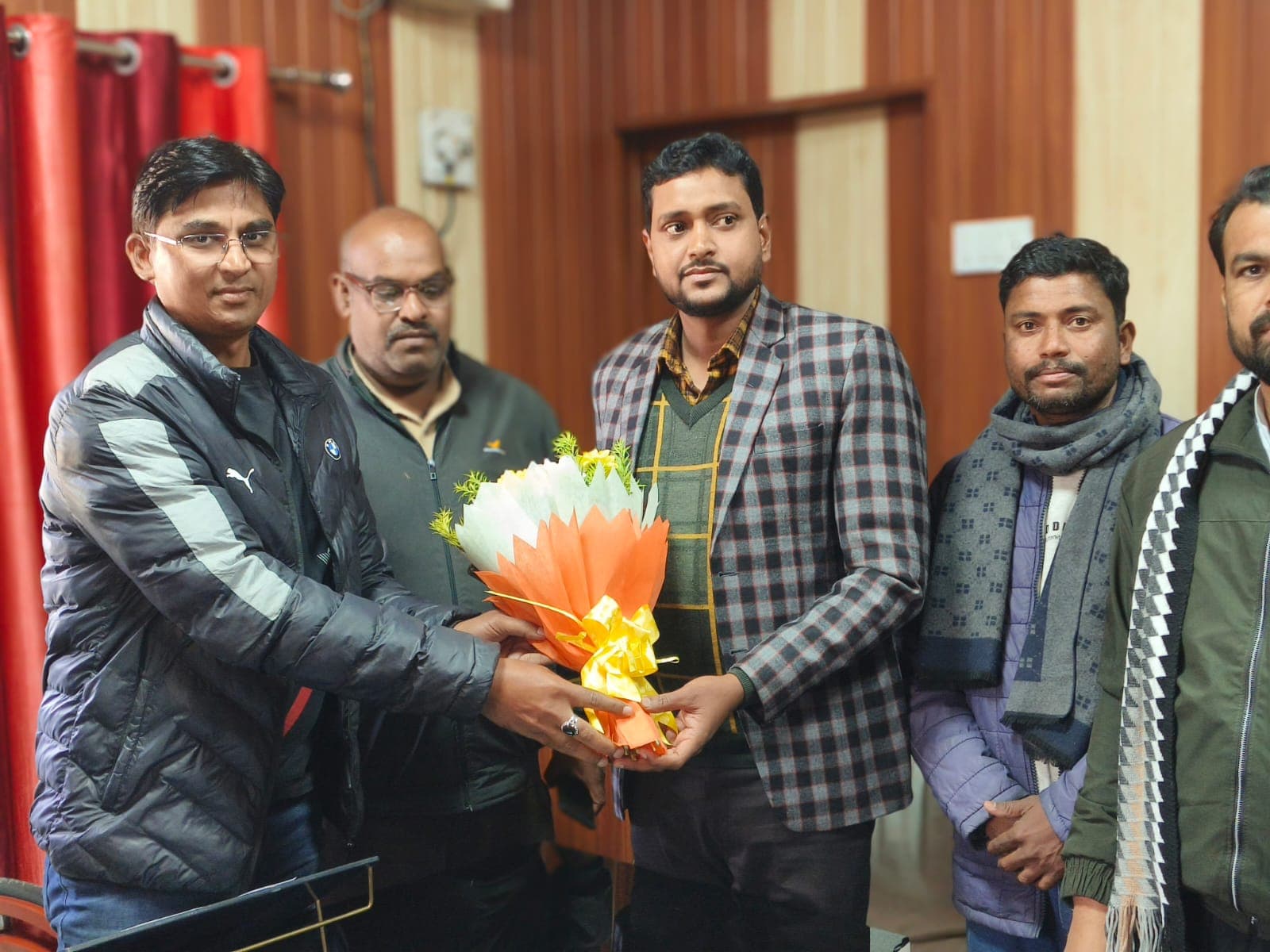 चोपन नगर पंचायत में अधिशासी अधिकारी का हुआ स्थानांतरण, अखिलेश सिंह ने संभाला कार्यभार