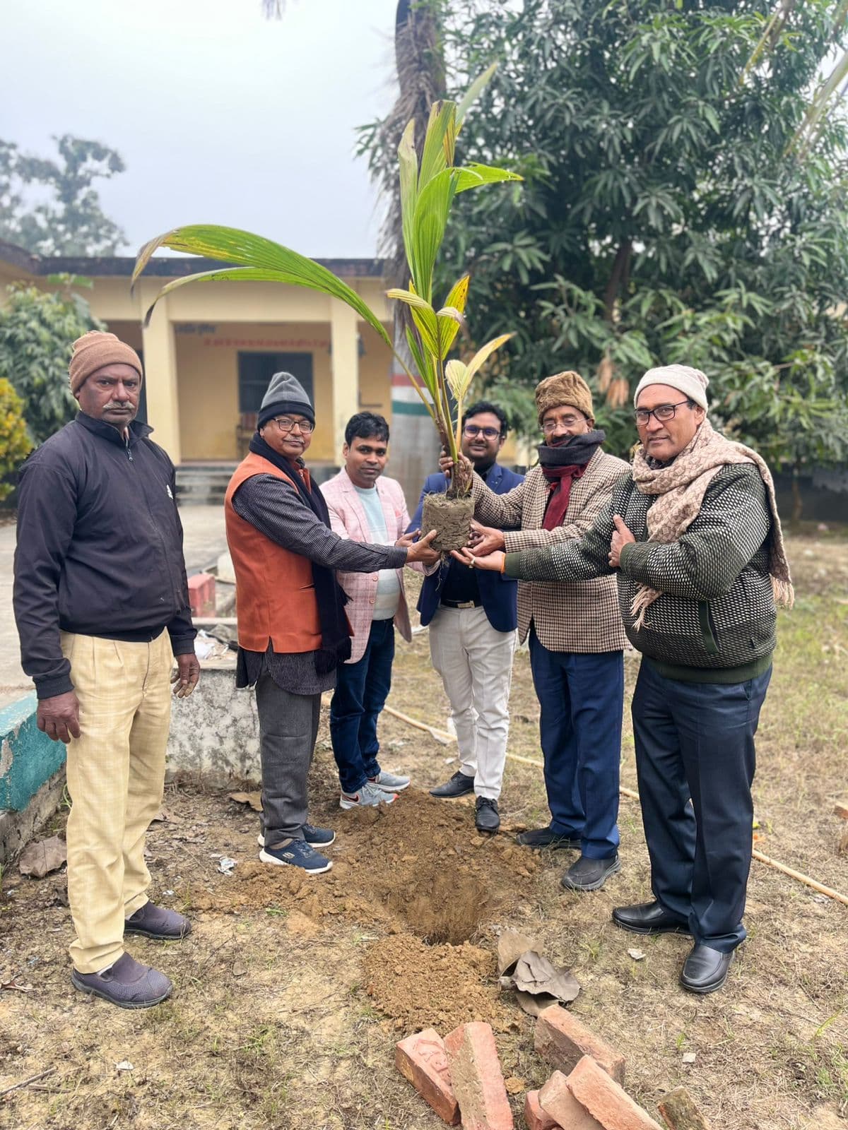 यूको बैंक के 84वें स्थापना दिवस पर महाविद्यालय परिसर में हुआ वृक्षारोपण