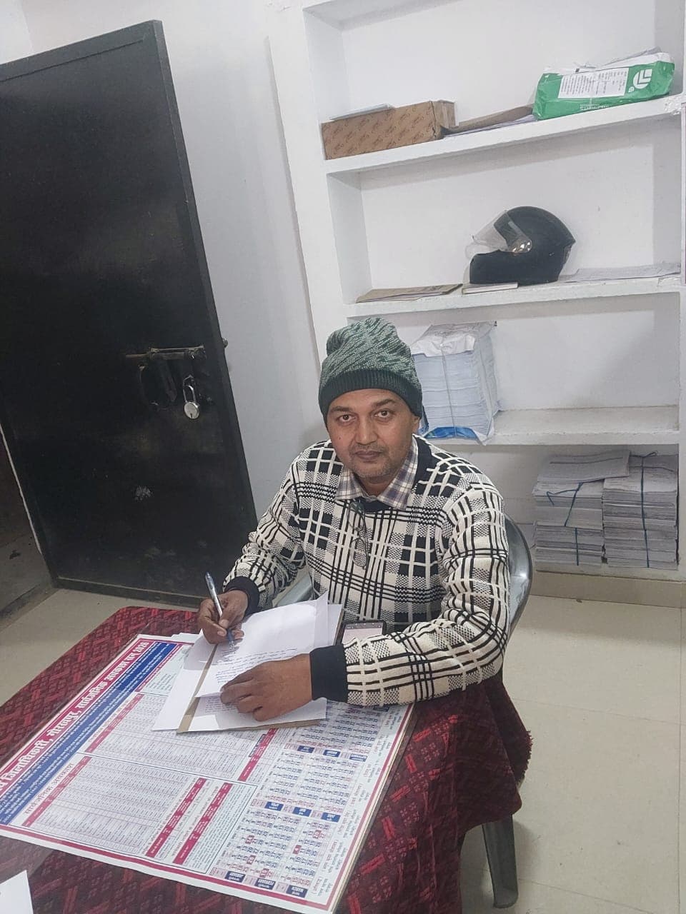 खजनी तहसील में लेखपाल पद पर मुन्नू शर्मा ने संभाला कार्यभार