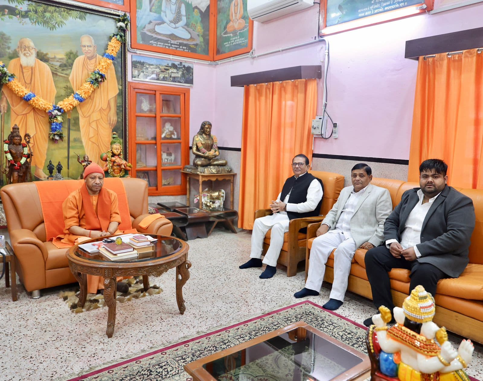 पूर्व नगर पंचायत अध्यक्ष ने सीएम योगी से की शिष्टाचार भेंट,