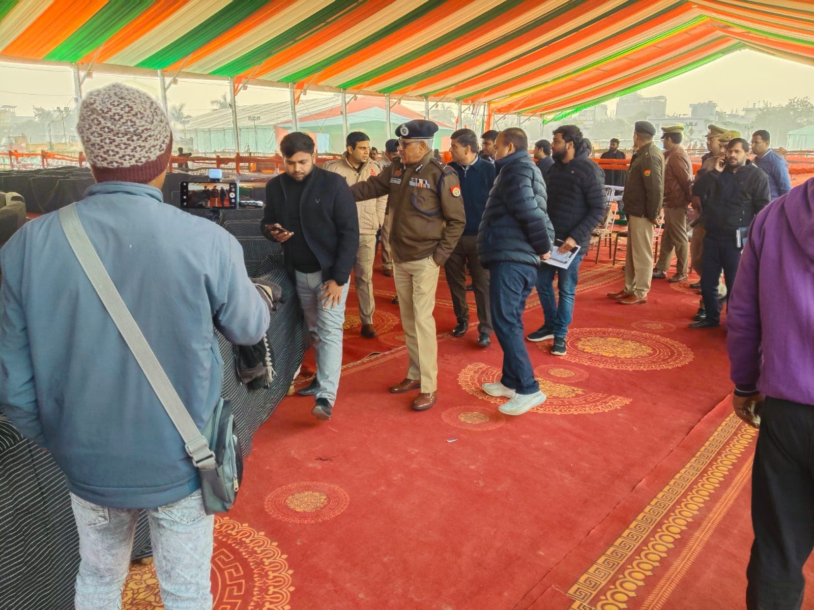 एडीजी जोन मुथा अशोक जैन ने गोरखपुर महोत्सव स्थल पर पहुंचकर किया