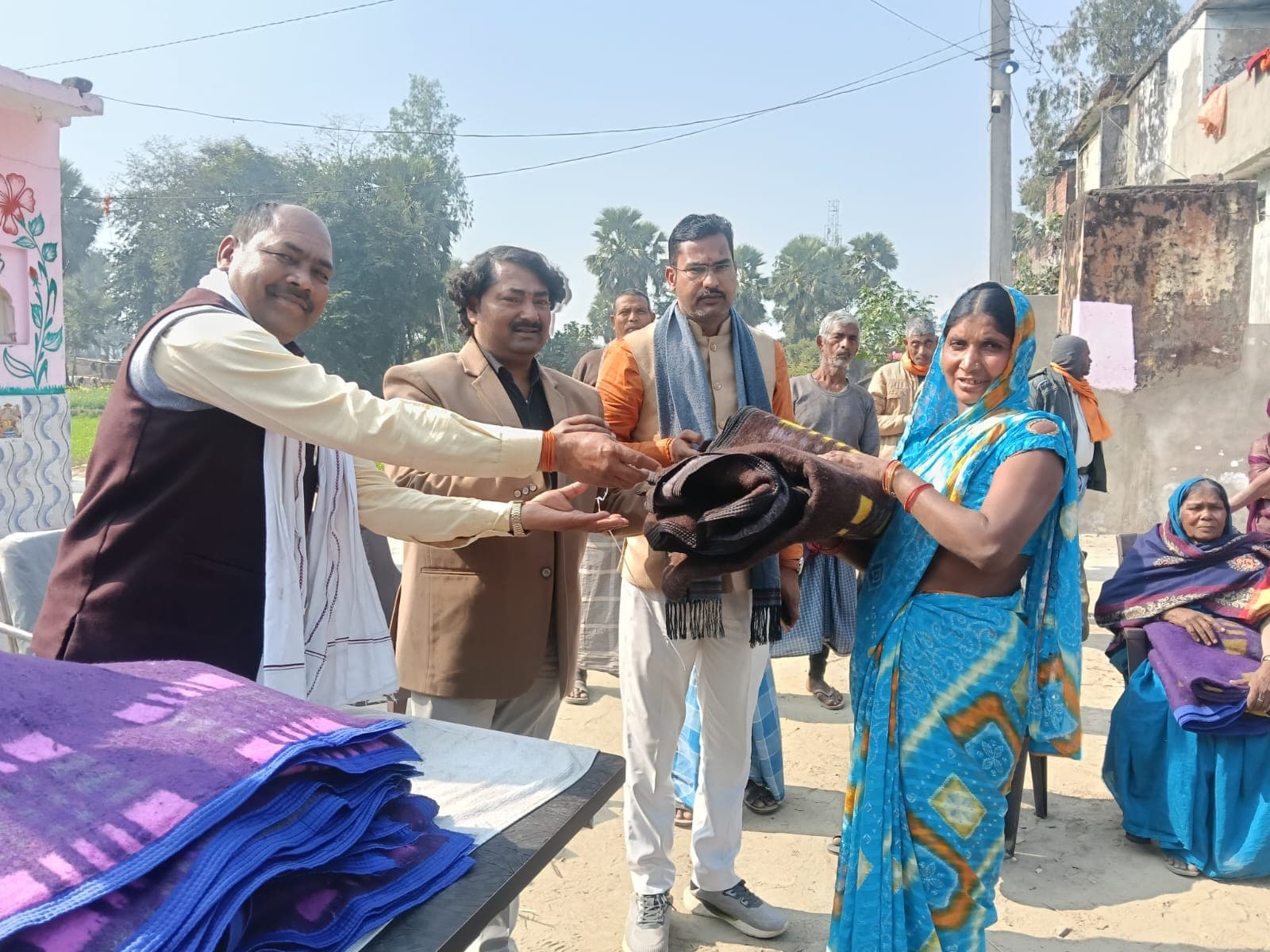 गौरगंज में कंबल वितरण कार्यक्रम संपन्न, 70 असहाय बुजुर्गों को मिली राहत