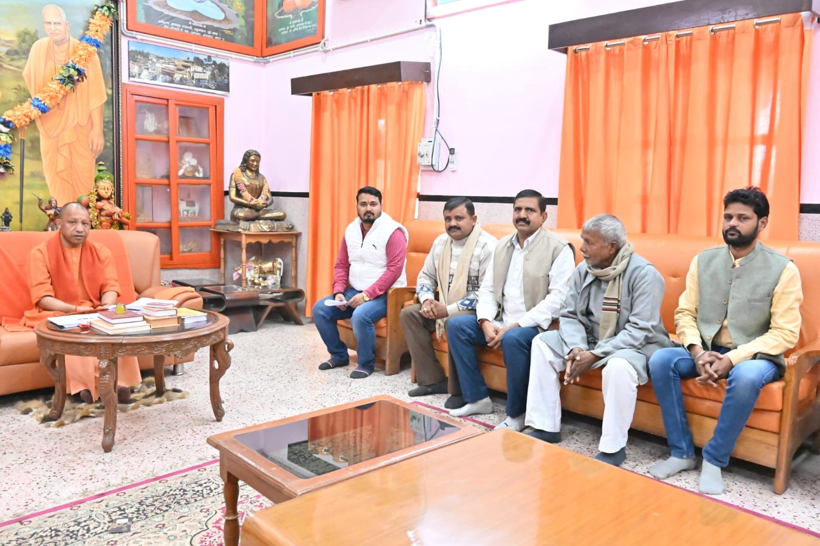 मकर संक्रांति पर महाराज जी से मिले अवनीश कुमार उर्फ रोशन सिंह, पाली–मारड़ रेगुलेटर पर पंपिंग मशीन का मिला आश्वासन