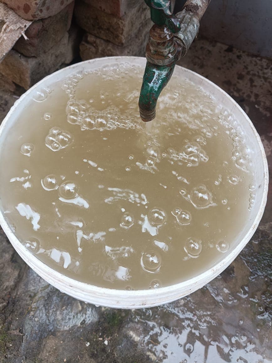 जटेपुर में “नल” से निकल रहा "नाले का पानी", जिम्मेदार मौन गोरखपुर।