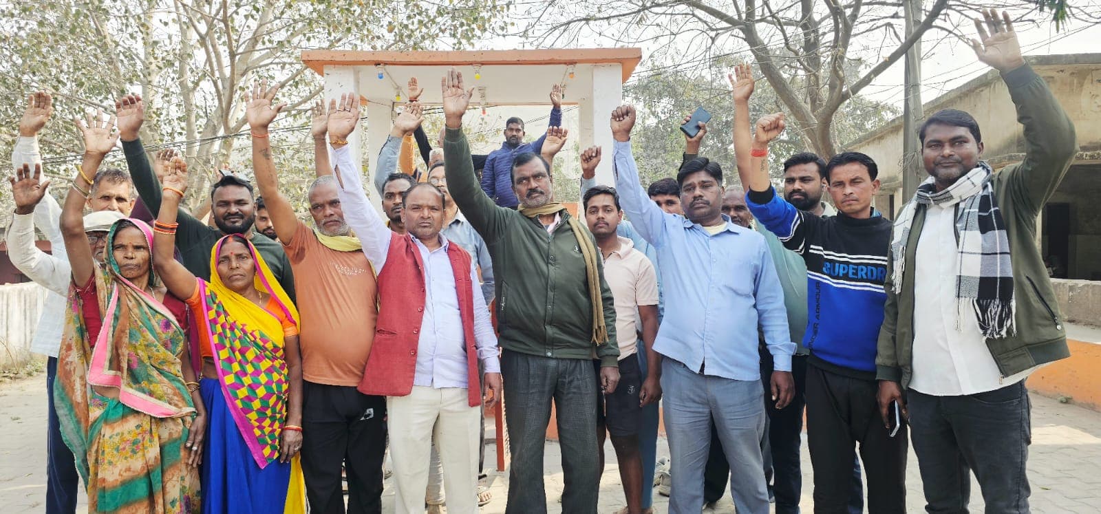 डाला मलीन बस्ती एकता समिति का डाला शहीद स्थल पर सांकेतिक विरोध