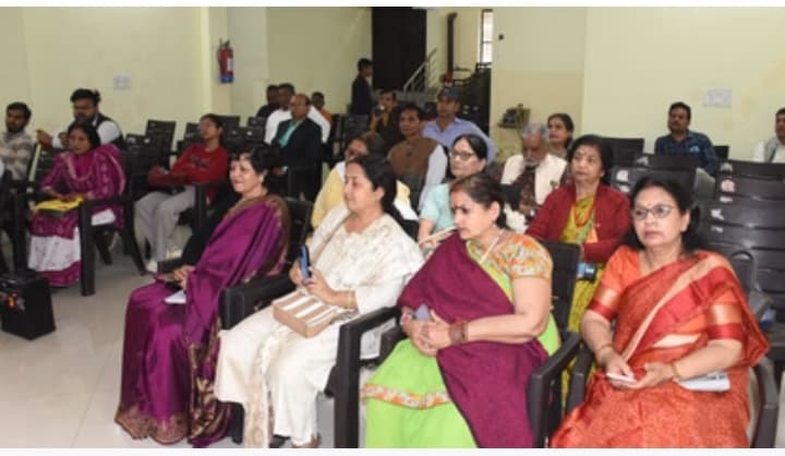 लखनऊ बोलकर उपन्यास लिखवाते थे अमृतलाल नागर लखनऊ। लोक संस्कृति शोध संस्थान