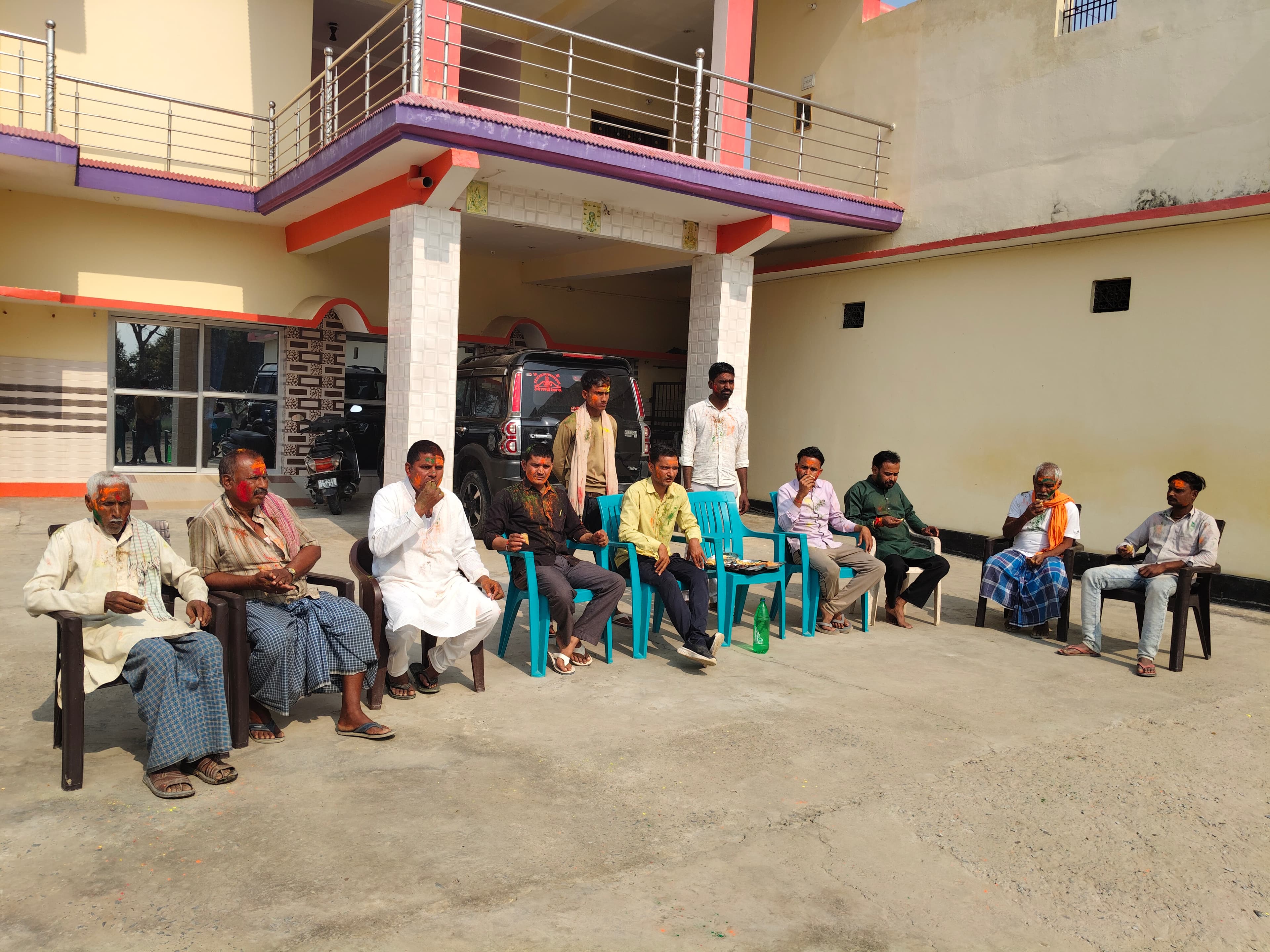 बेलघाट के ग्राम पंचायत ब्रह्मसारी में धूमधाम से मनाई गई होली, आपसी