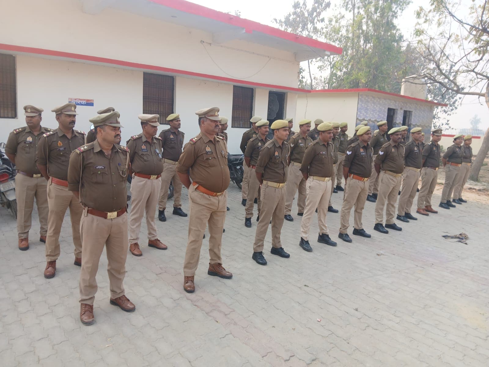 बेलघाट थाने में अनुशासन पर जोर, थाना प्रभारी विकास नाथ के नेतृत्व