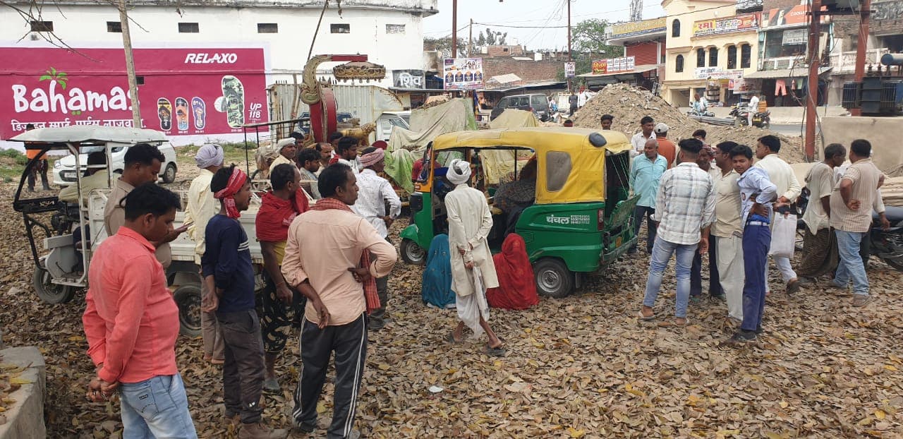सिकरीगंज थाना क्षेत्र में गुरुवार को सड़क हादसे में साइकिल सवार एक