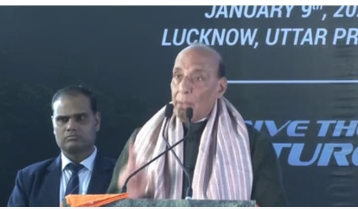 यूपी: लखनऊ पहुंचे रक्षामंत्री राजनाथ सिंह, ग्रीन कॉरिडोर का किया लोकार्पण; अब