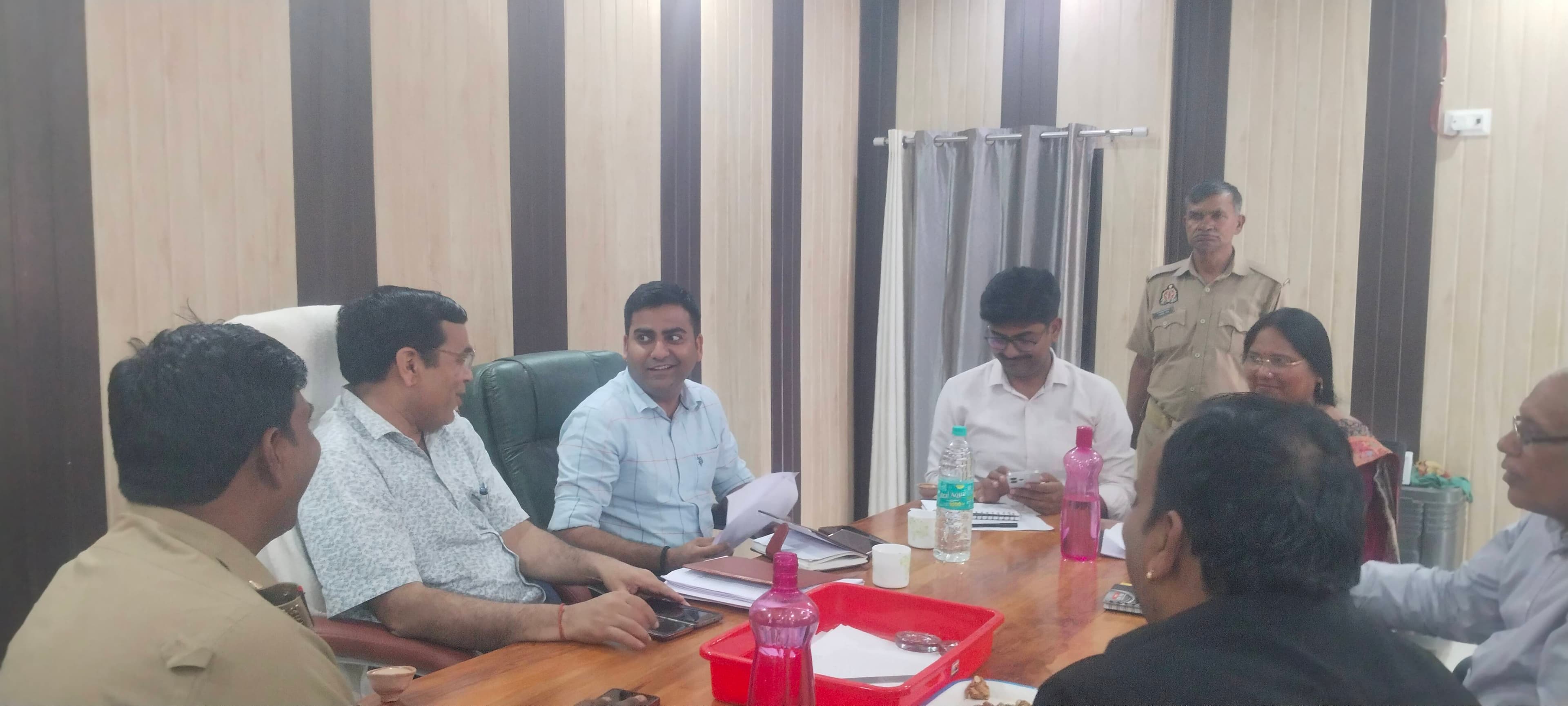 गैस सिलेंडर वितरण प्रणाली में पारदर्शिता सुनिश्चित करने को एसडीएम जखनियां एवं