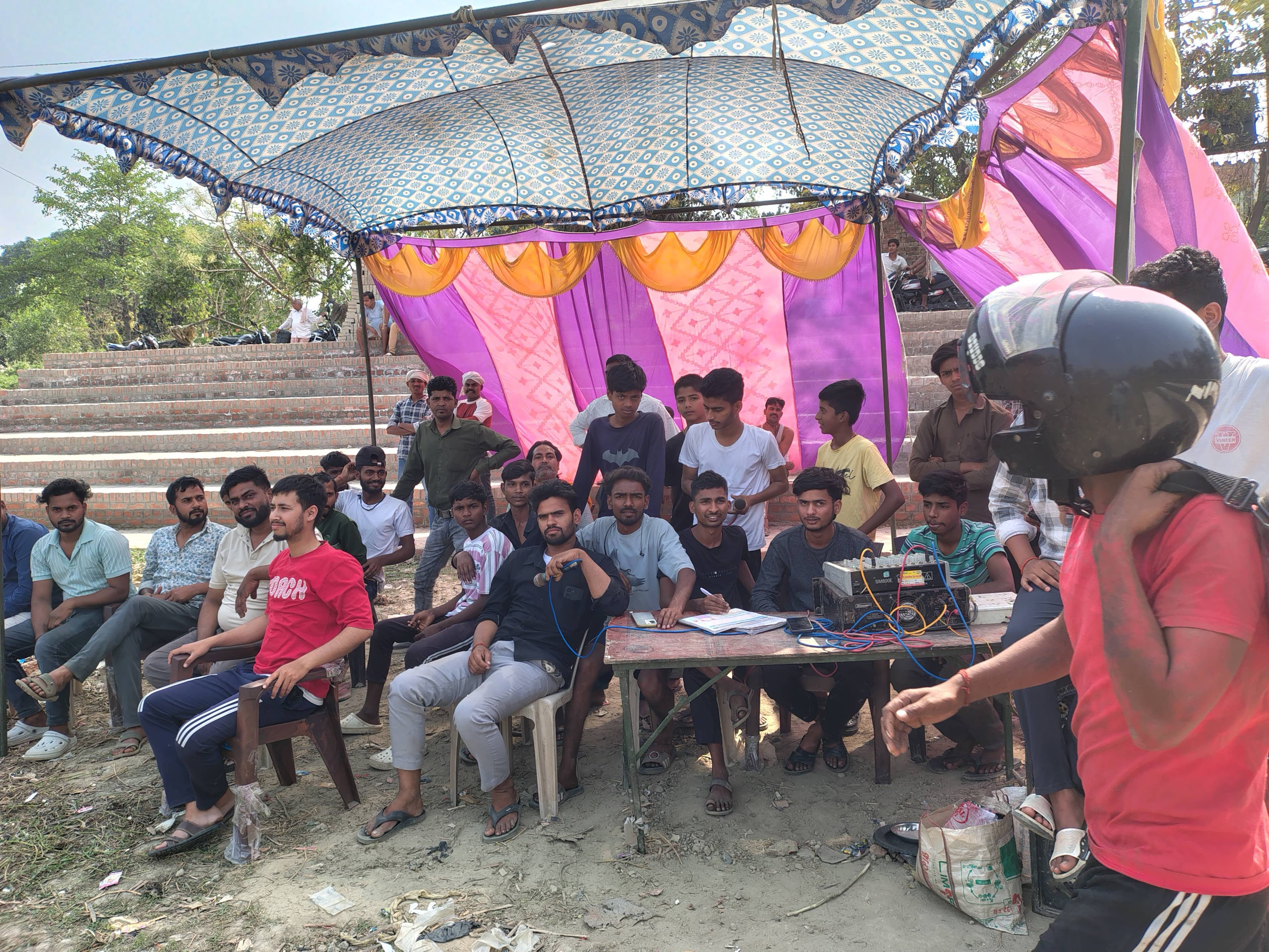 गोविंदपुर में रोमांचक क्रिकेट मुकाबला: गोविंदपुर और पहाड़पुर की टीमों के बीच
