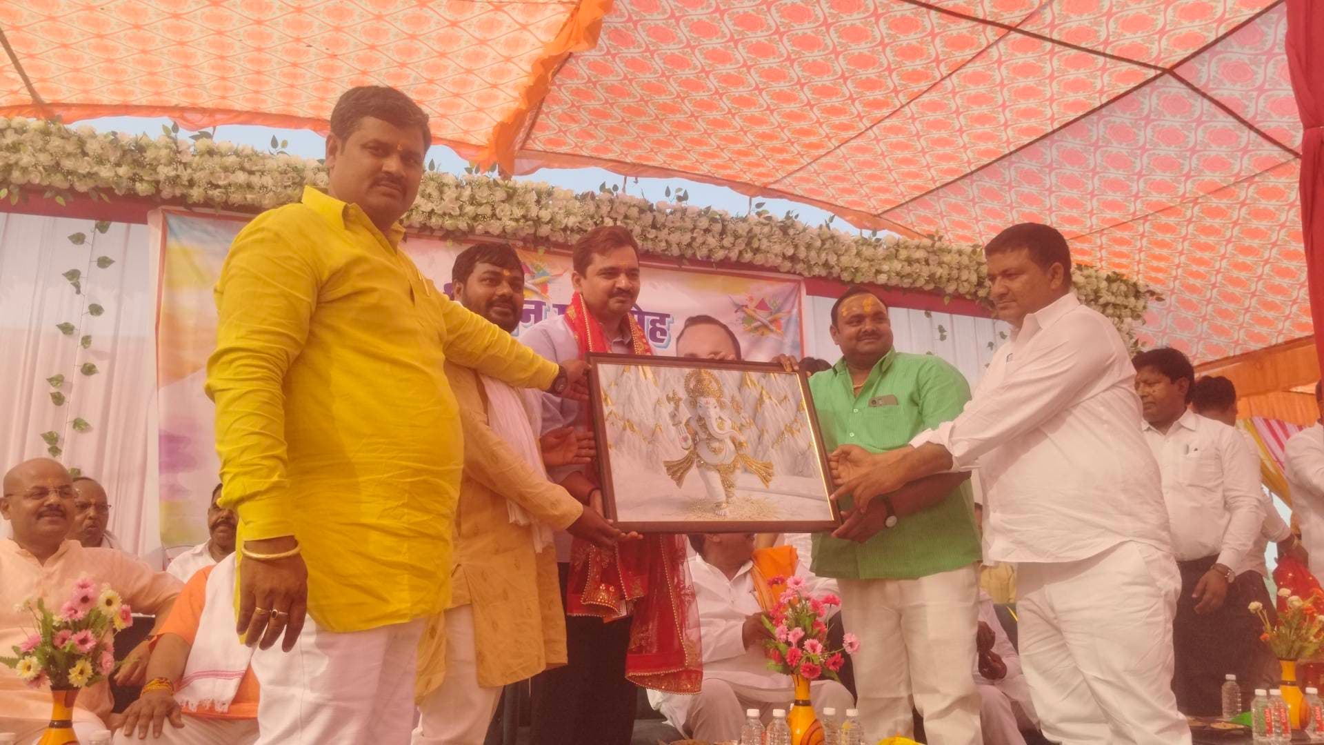 मधुबन में धूमधाम से हुआ होली मिलन समारोह, एमएलसी विशाल सिंह चंचल