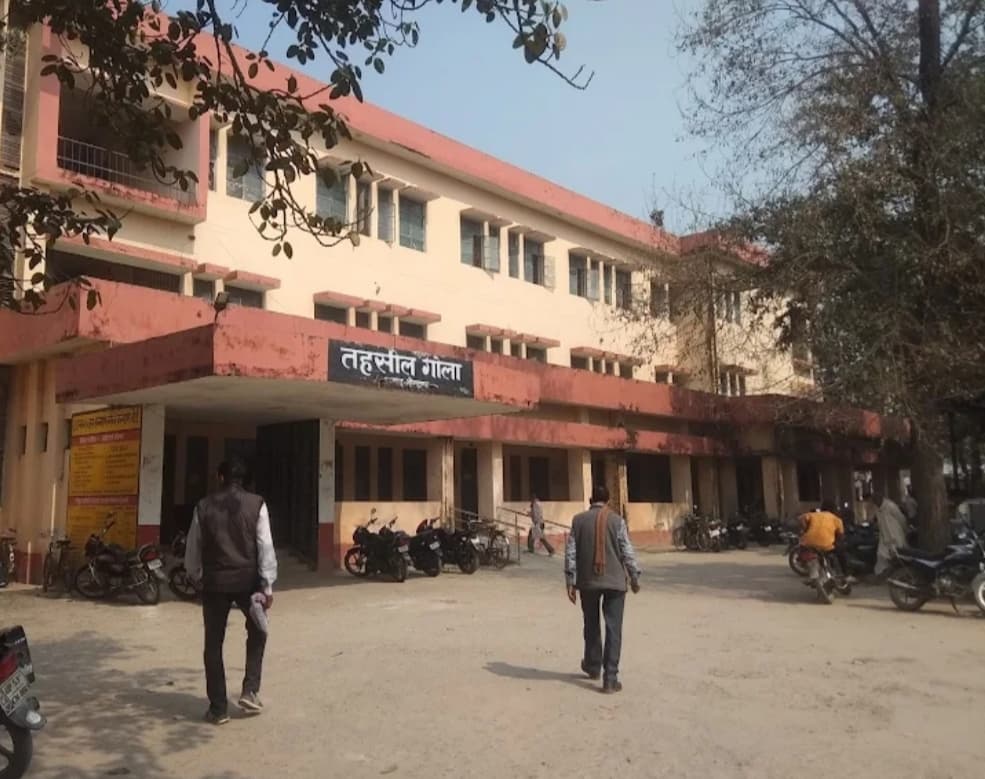 रणविजय चंद व मनोज तिवारी अधिवक्ता नहीं, गोला तहसील बार एसोसियेशन। मदरिया