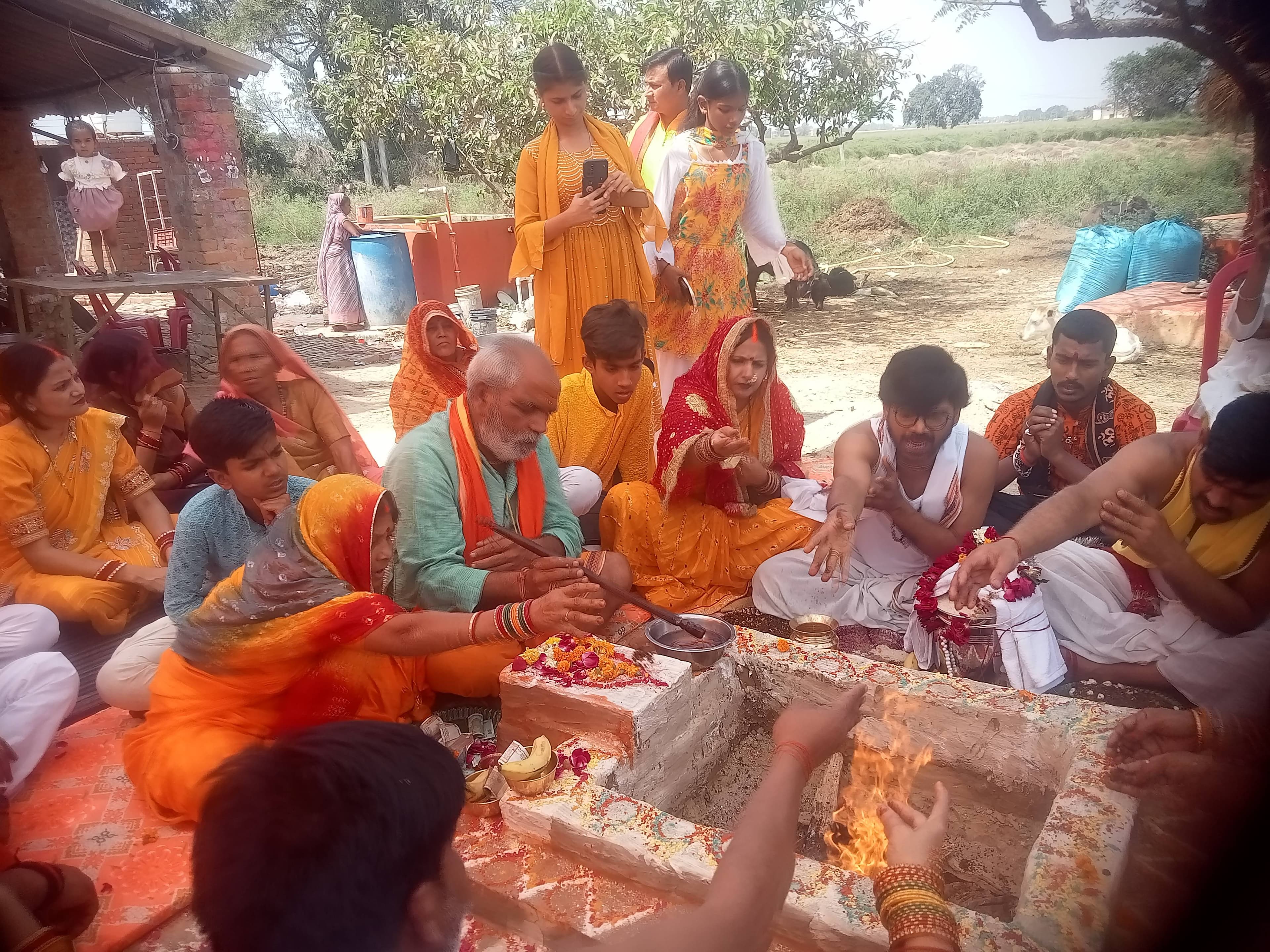 नीबी में श्रीमद् भागवत कथा के बाद हवन, बुधवार को पूर्णाहुति व