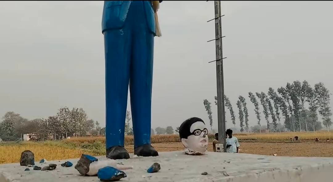 डिल्ला गांव में अराजकता का कहर: बाबा साहब की प्रतिमा तोड़ी, भड़का