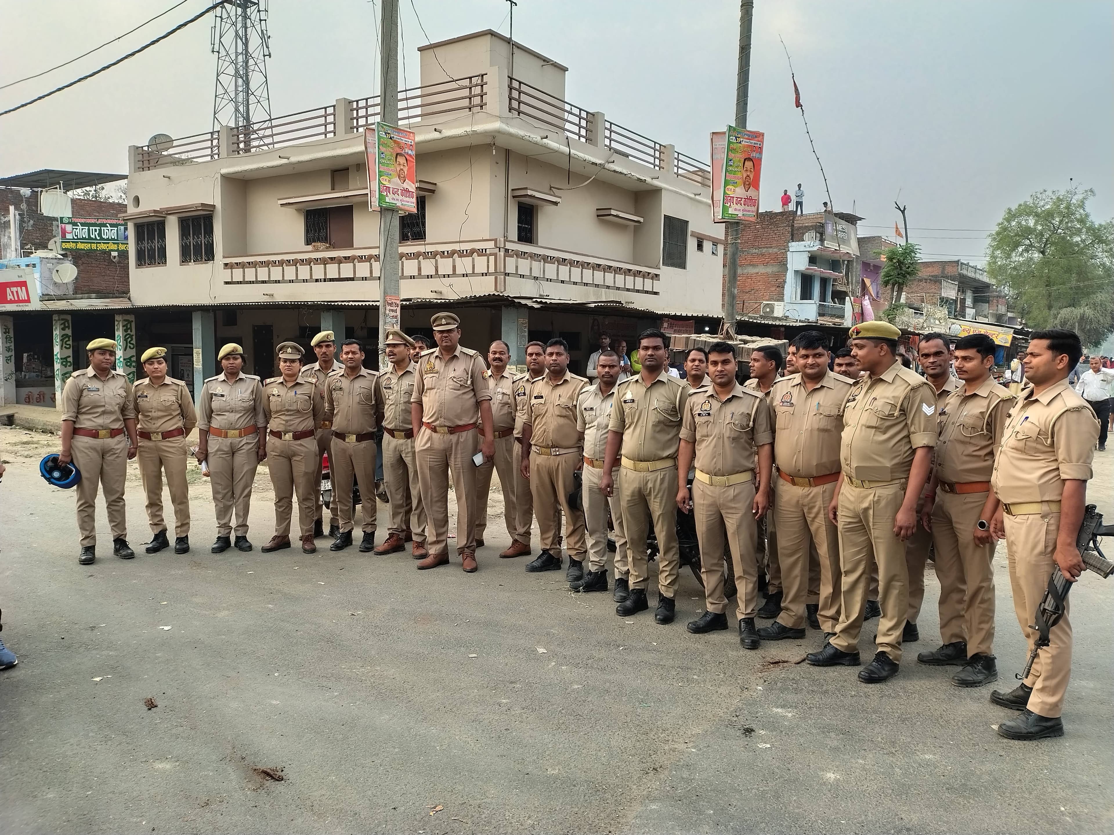 सिकरीगंज। आगामी ईद पर्व को सकुशल एवं शांतिपूर्ण ढंग से संपन्न कराने