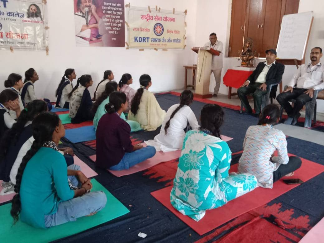 रासेयो शिविर में नशामुक्ति और महिला सशक्तिकरण पर किया जागरूक