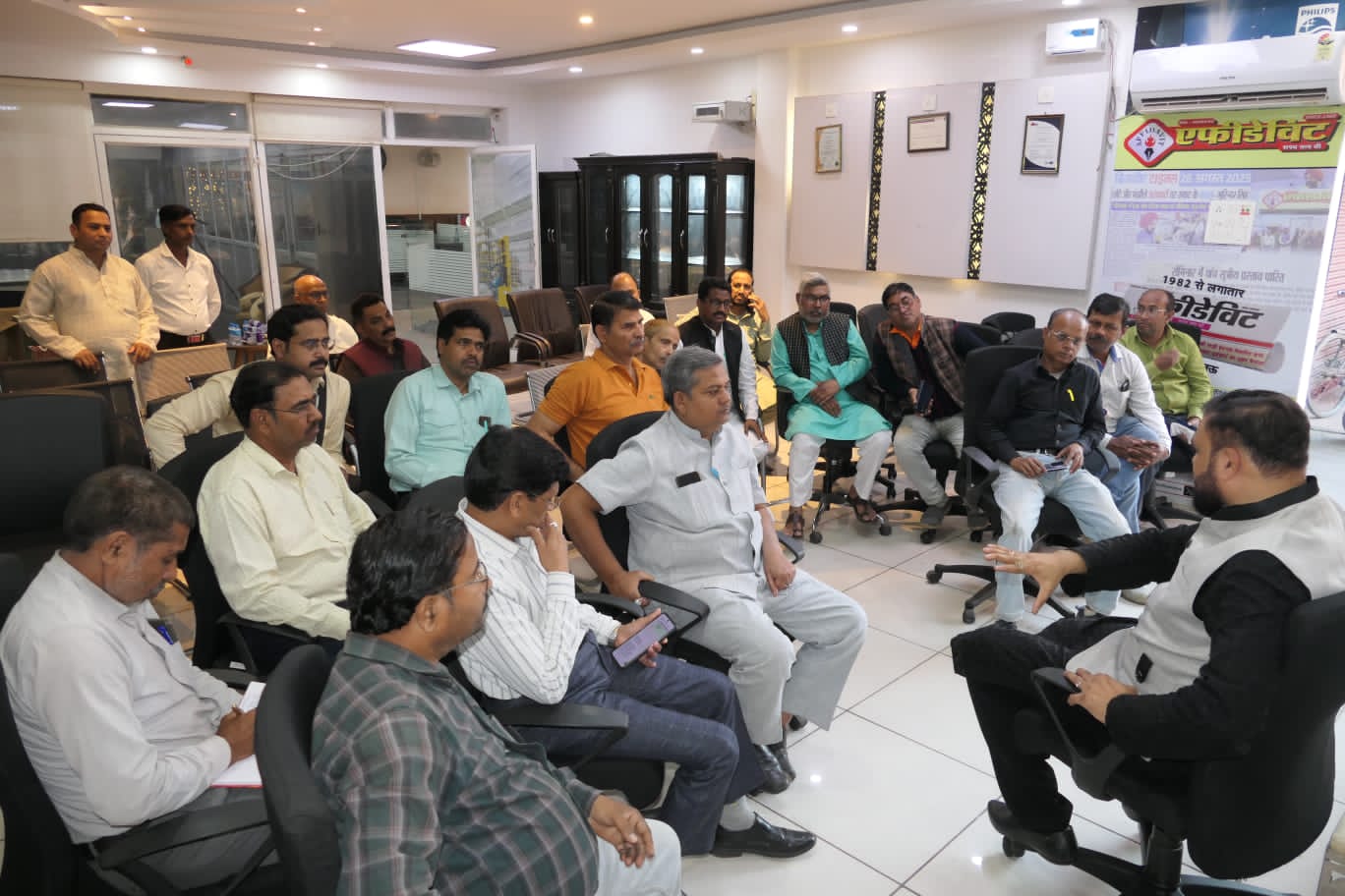 गोरखपुर में स्मॉल एंड मीडियम न्यूजपेपर संचालकों की बैठक, समस्याओं और संगठन विस्तार पर चर्चा