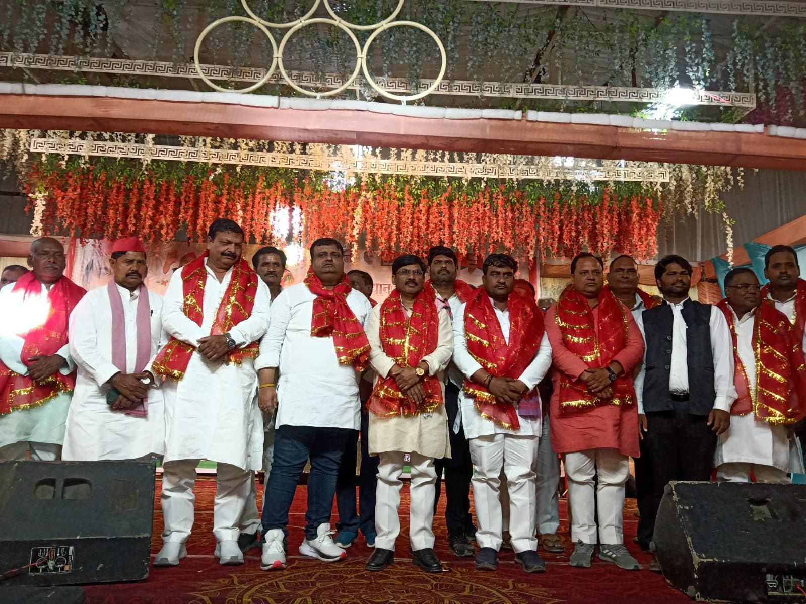 चौरीचौरा में सपा का नवरात्रि फलाहार भजन संध्या का हुआ आयोजन