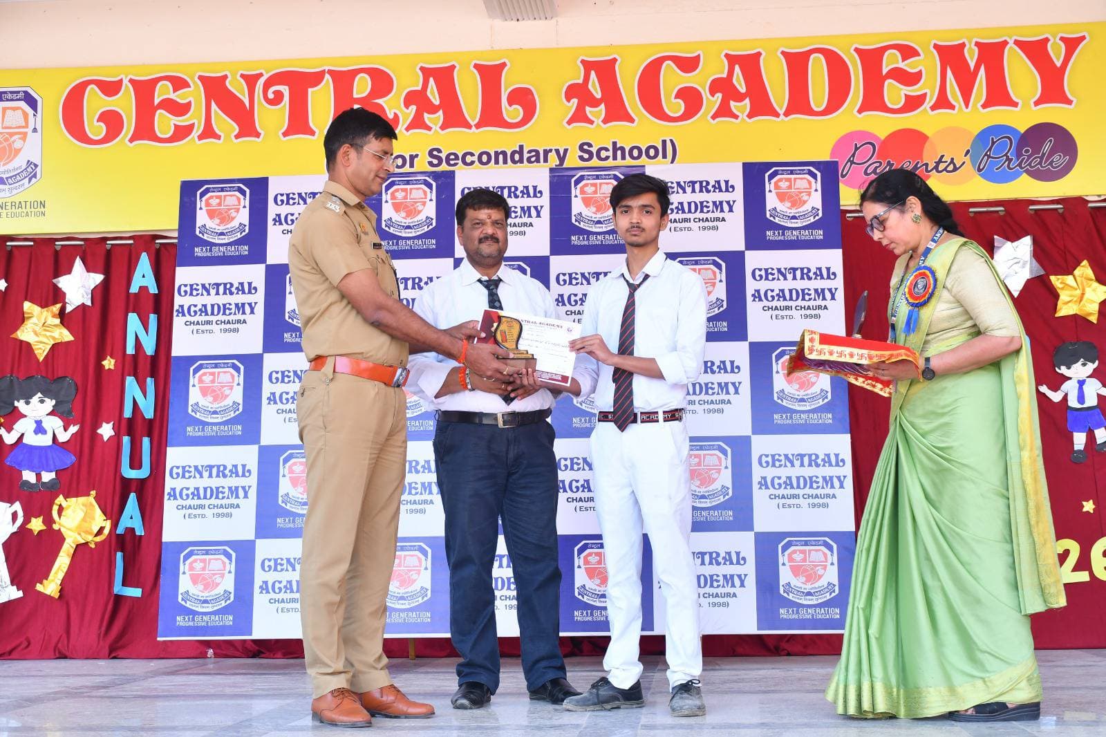 सेंट्रल एकेडमी में प्रगति पत्र एवं पुरस्कार वितरण समारोह आयोजित हुआ