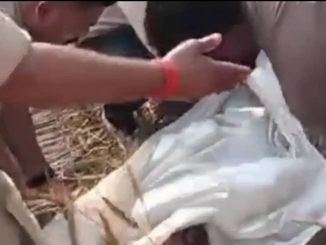 गेहूं के खेत में नग्न अवस्था में मिला युवक शव