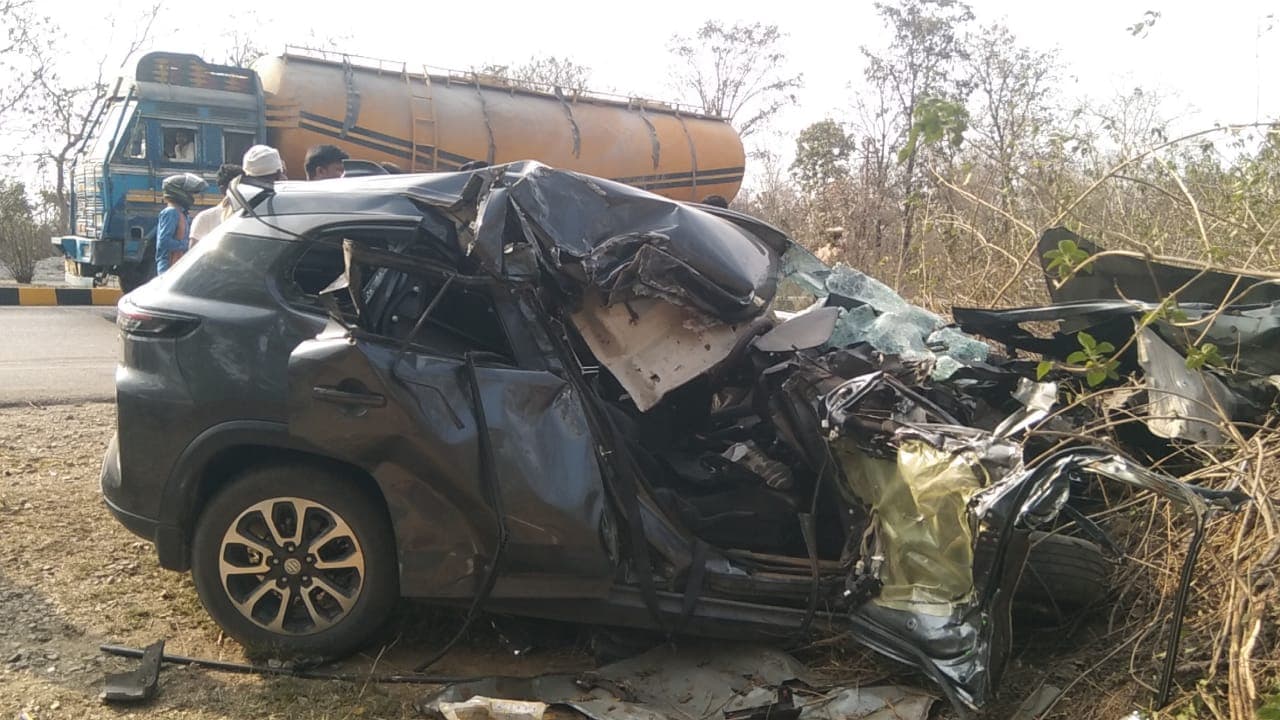 रॉन्ग साइड से आ रही ट्रक ने मारी टक्कर, कार चालक की मौत