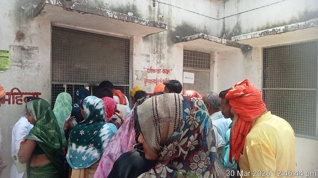 करछना सीएचसी में अव्यवस्था का आरोप, लाइन में लगे मरीज परेशान करछना,