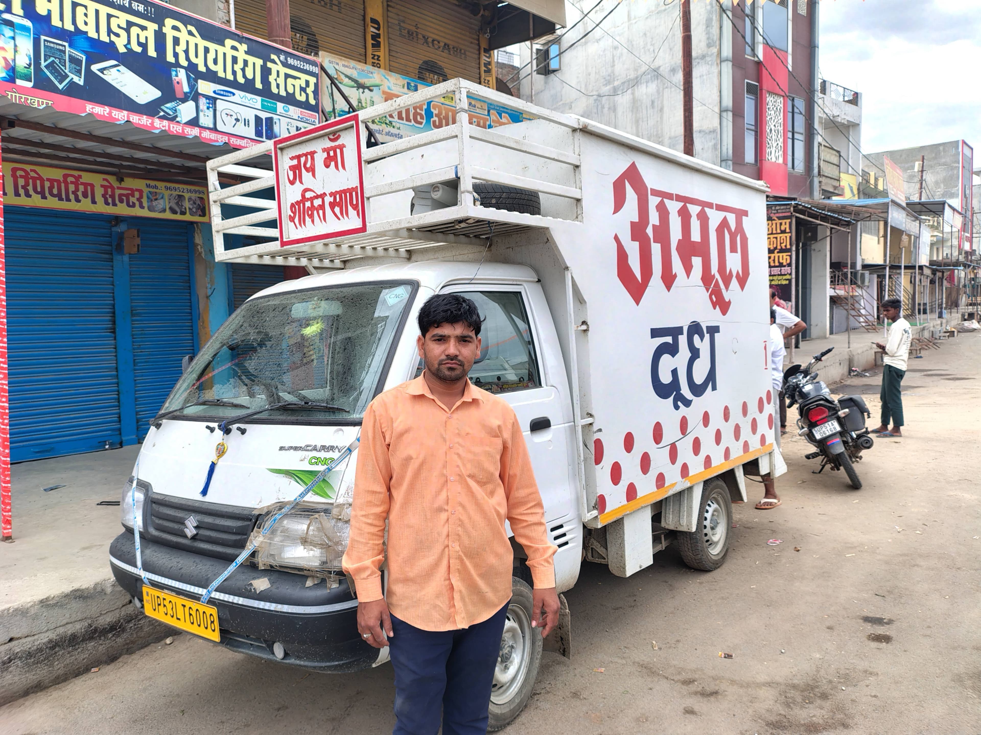 *गोरखपुर: दबंगों ने दूध व्यापारी की दुकान पर किया हमला, चालक और