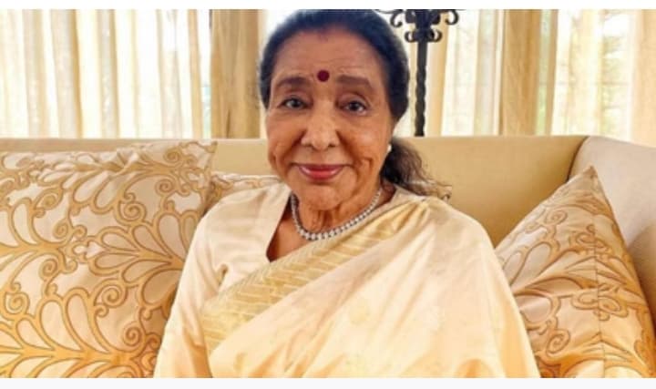 आशा भोसले को पड़ा दिल का दौरा, अस्पताल में भर्ती लीजेंड सिंगर;