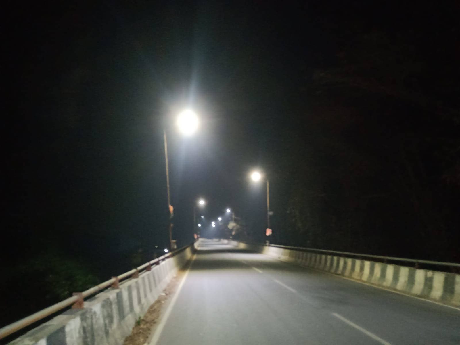 विधायक सरवन निषाद के प्रयास से जगमगाया करमहा ओवरब्रिज