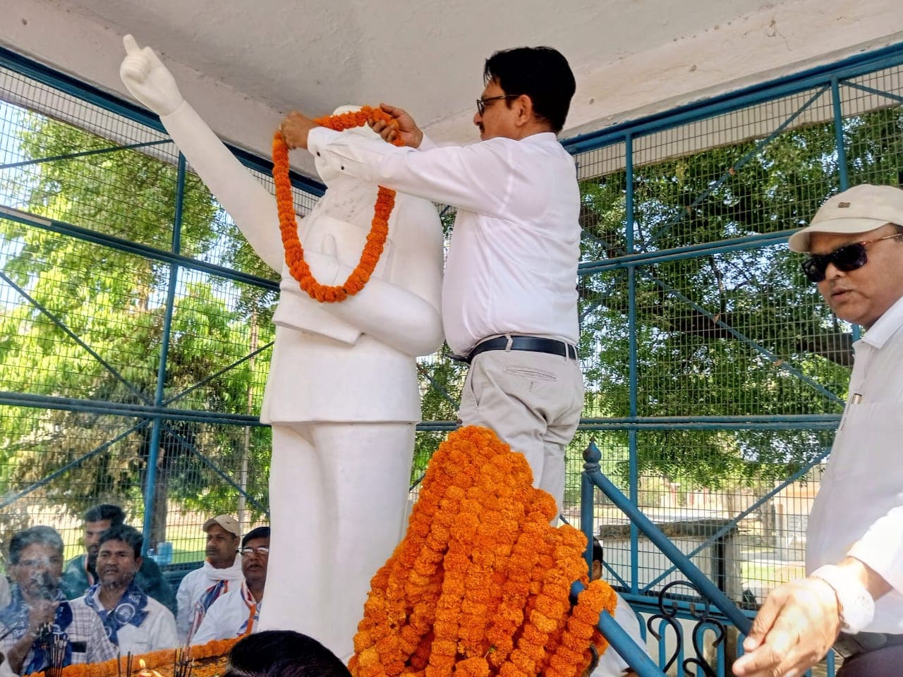 * महोत्सव बना: विश्व के सबसे बड़े लोकतंत्र के संविधान रचयिता डॉ अंबेडकर की जयंती