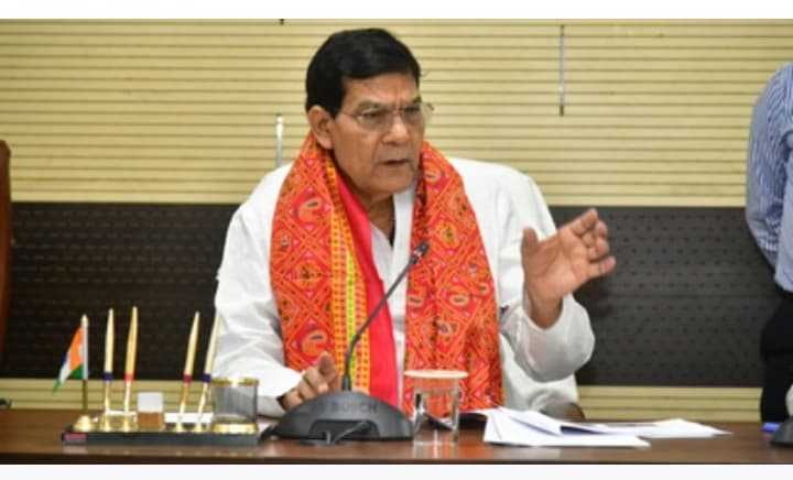 यूपी: बिजली विभाग का जेई हुआ निलंबित, ऊर्जा मंत्री ने गलत स्टीमेट