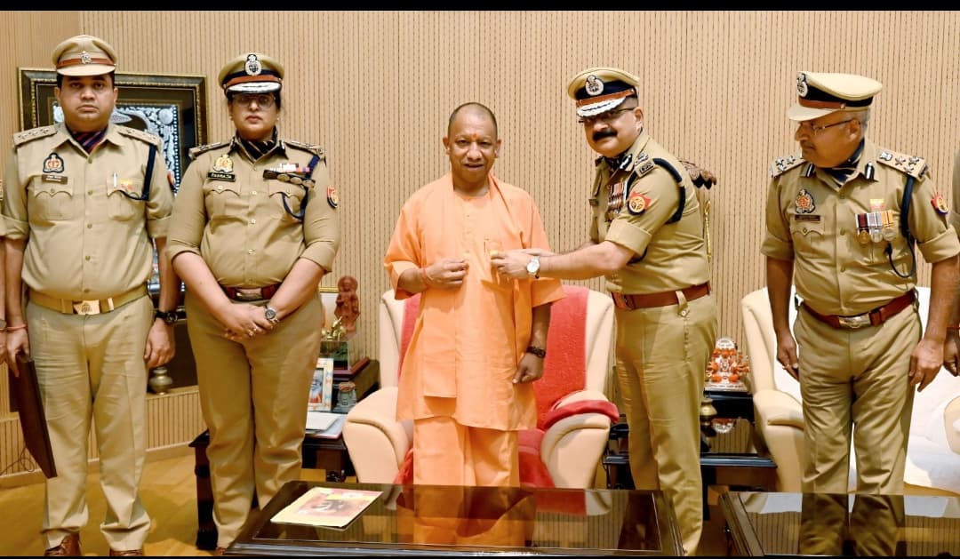 अग्नि-योद्धाओं' के शौर्य को सलाम: अग्निशमन सेवा स्मृति दिवस पर CM आवास