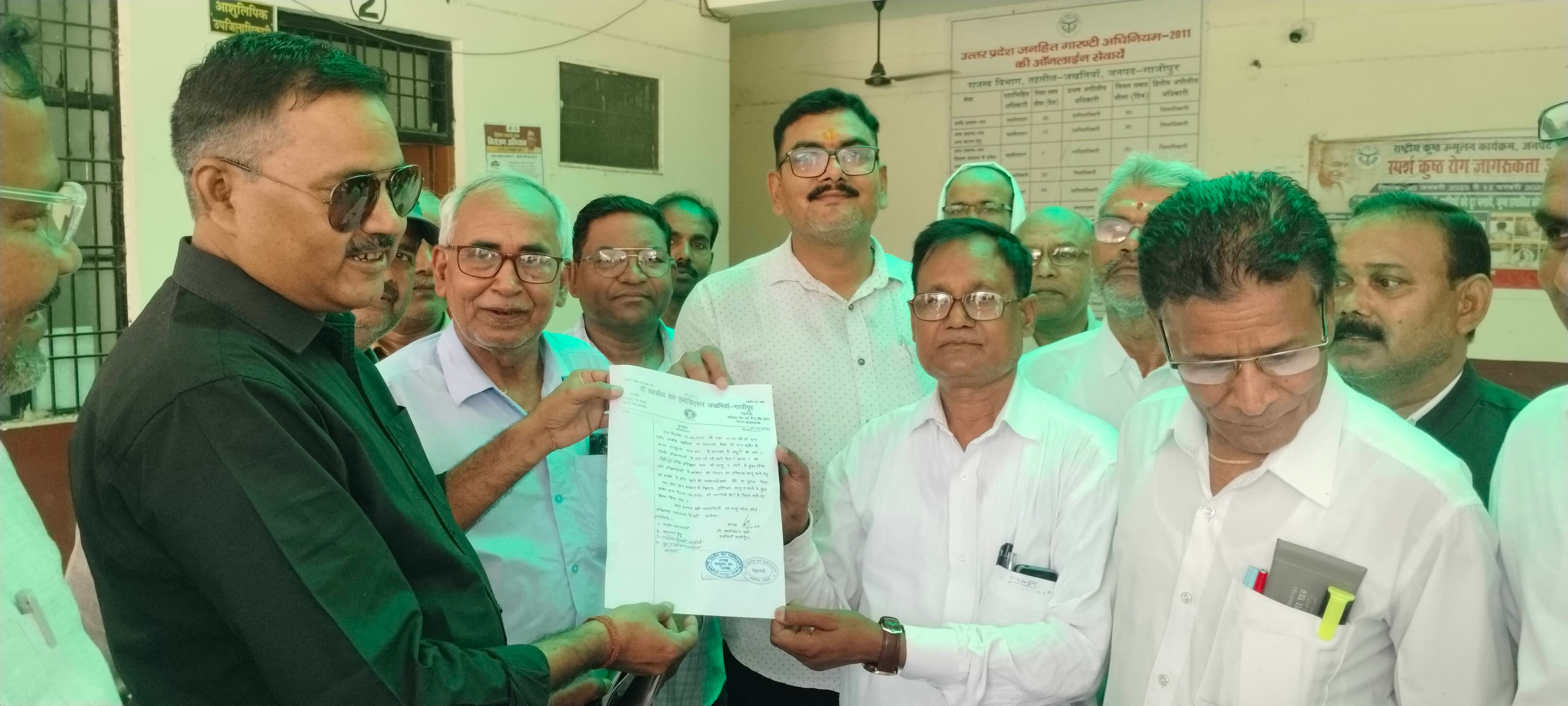 तहसील बार एसोसिएशन जखनियां का प्रदर्शन, अधिवक्ता प्रोटेक्शन एक्ट लागू करने की