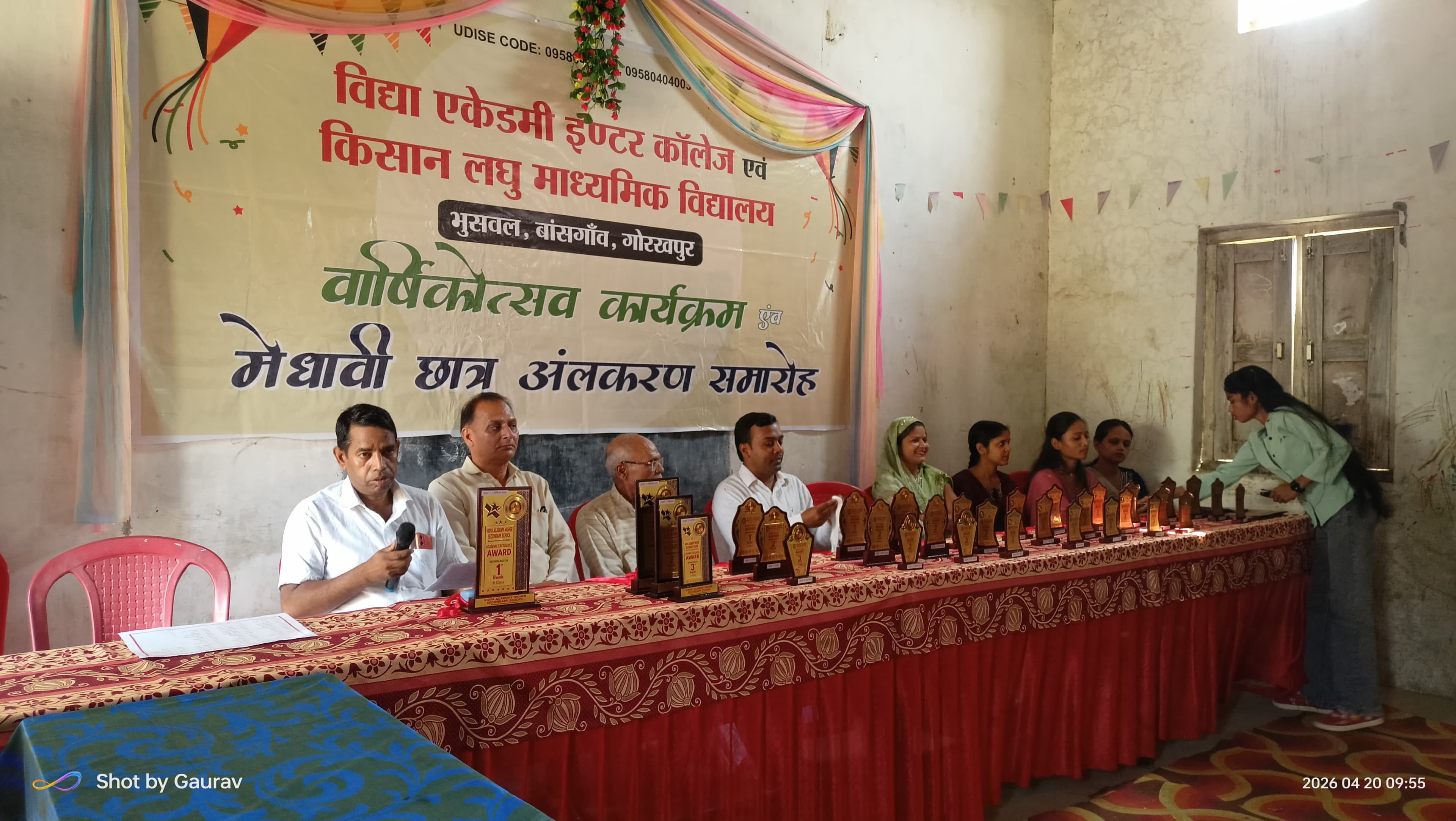 भुसवल में वार्षिकोत्सव व मेधावी छात्र सम्मान समारोह सम्पन्न, हर कक्षा के 5 छात्र-छात्राएं हुए सम्मानित