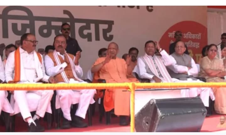 लखनऊ नारी शक्ति वंदन अधिनियम' न पारित होने पर निकली 'जन आक्रोश