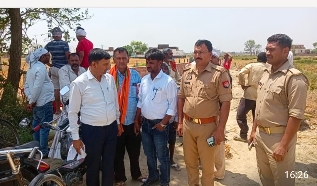 'मसान पाकड़' में सरकारी जमीन से अवैध कब्जा हटा, राजस्व टीम ने